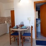 Quiet Apartment With Easy Access To Attractions.