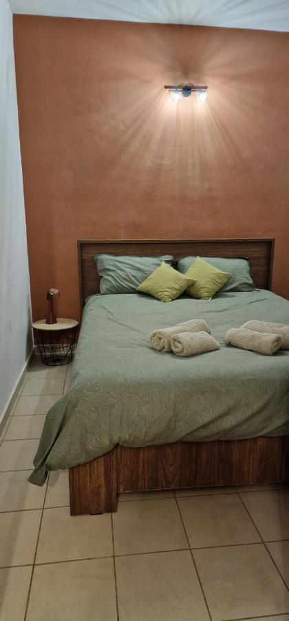 Quiet With Easy Access To Attractions. * Rhodes City