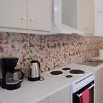 Quiet Apartment With Easy Access To Attractions.
